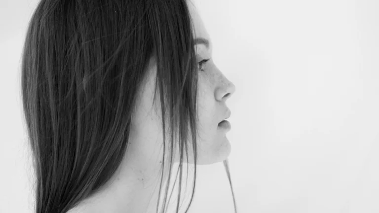 Burun Estetiği (Rinoplasti) Sonrası İyileşme Süreci: Sizi Neler Bekliyor?