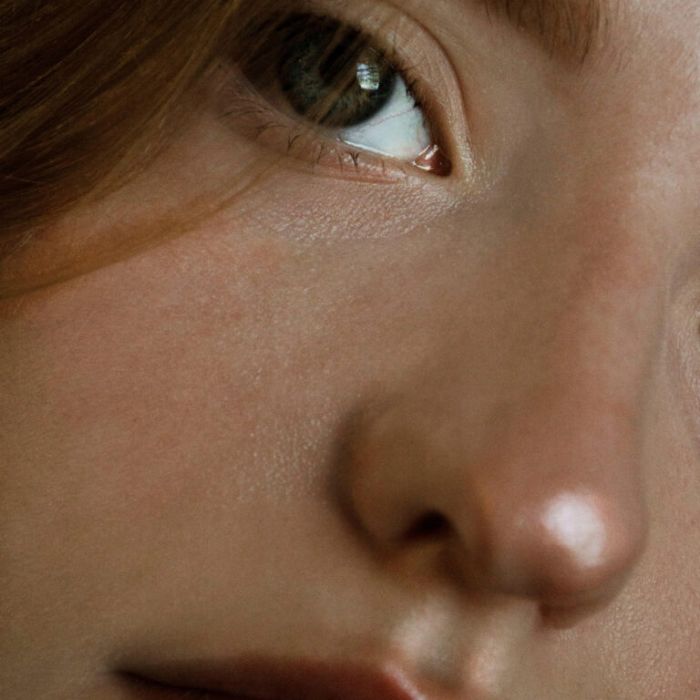 Burun Kemiği Eğriliği (Septum Deviasyonu): Nefes Alamamak Kalbinizi Nasıl Yoruyor?